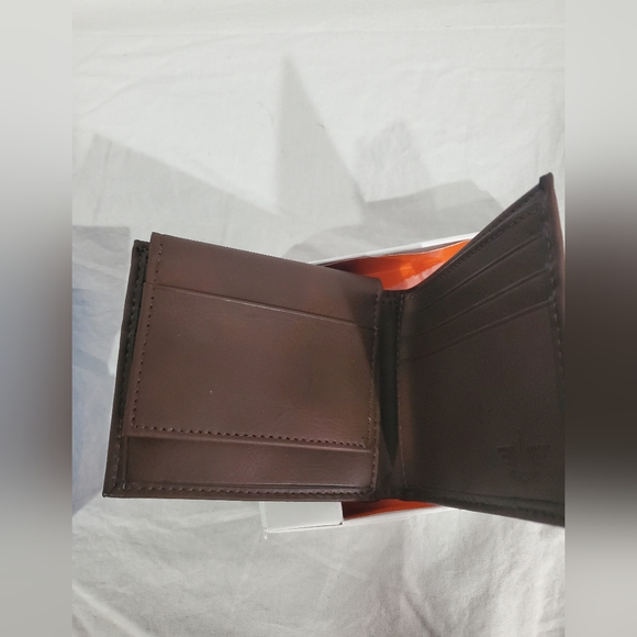 Mens Dockers Handcrafted Wallet - Picture 5 of 5